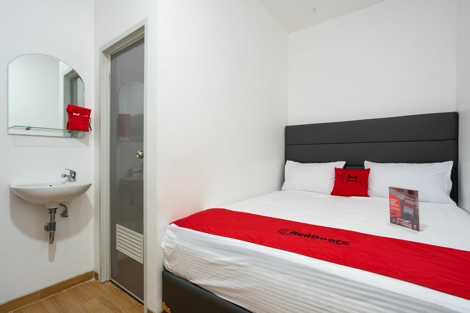 Reddoorz Plus @ Danau Sunter Utara Джакарта Экстерьер фото